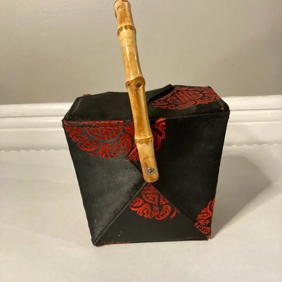 SOLD🖤Tozai Home 
Chinese Takeout Hand Bag 
Purse 
Red & Black 
Bamboo Handle. - Picture 3 of 9